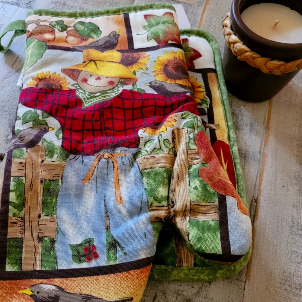 NWT kitchen potholder bundle w New Pier 1 unscented white candle